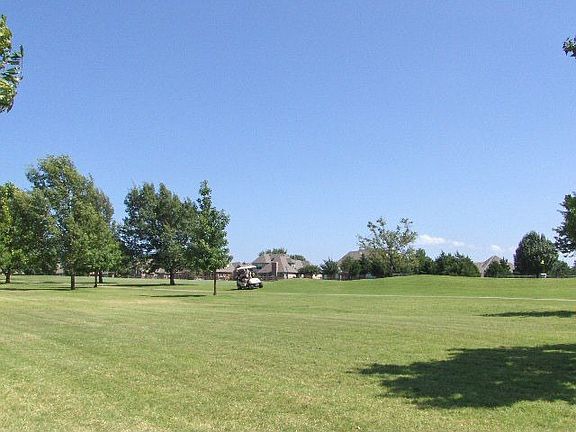 Golf Green behind lot