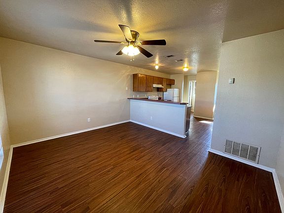 2nd image of 1108 Leslie Cir APT B
