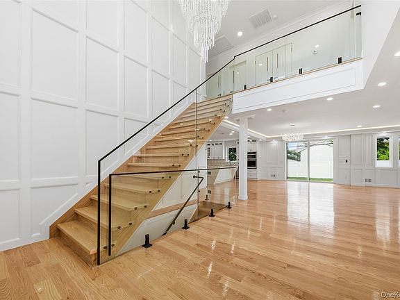 3rd image of 387 Sherbourne Road