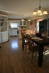 4th image of 2116 Stanford Dr SE