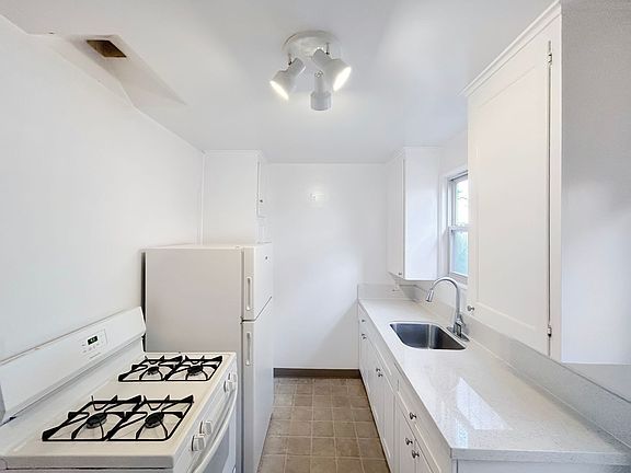4th image of 4453 1/2 48th St