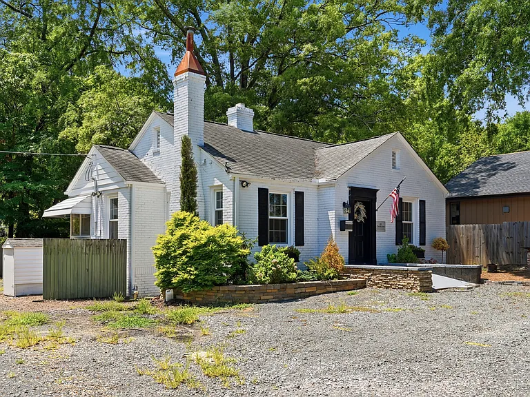 2603 W Carver St — Photo 3