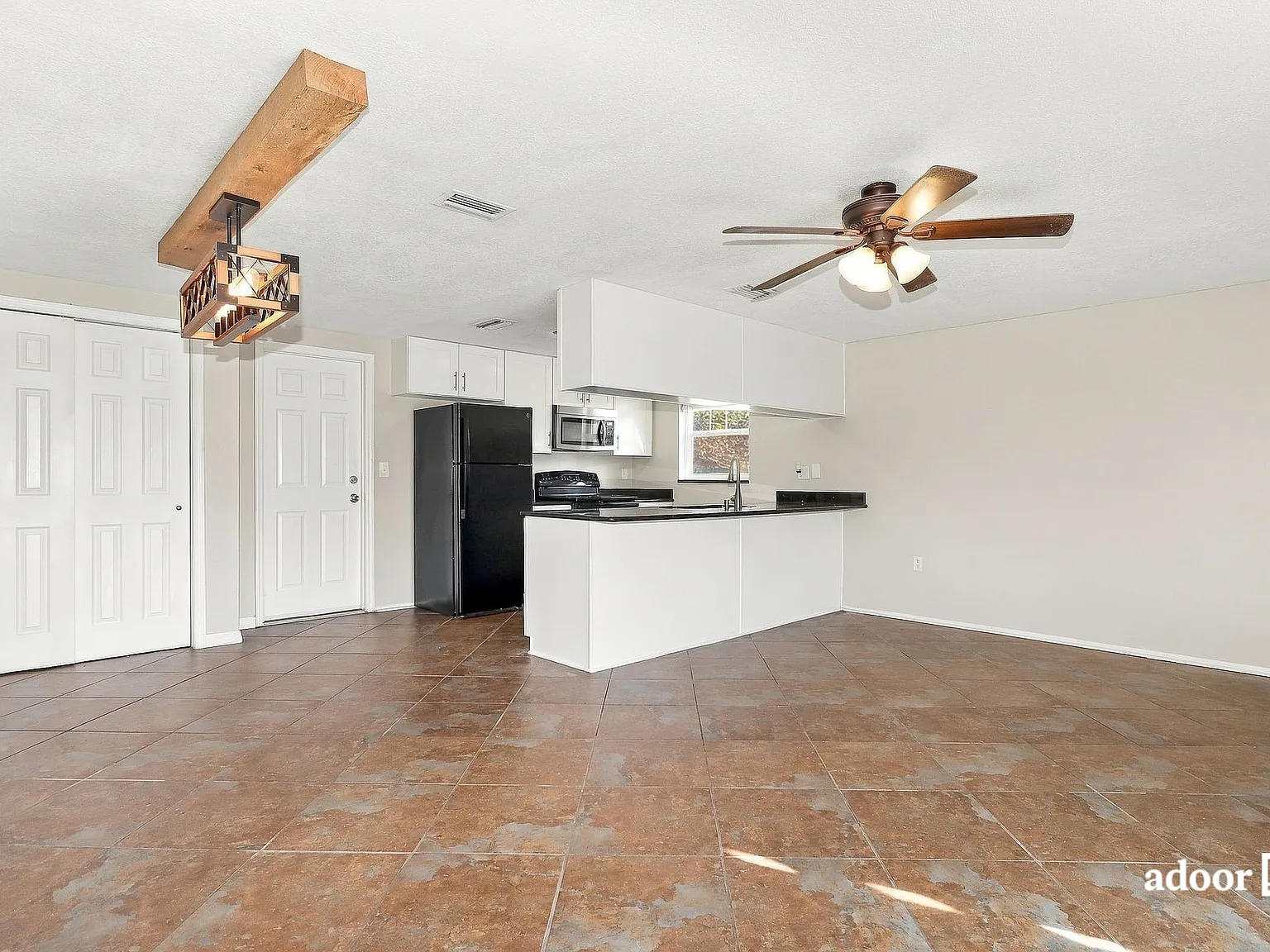 3 bed, 2.0 bath, 1595 sqft, $1,995 — Photo 2