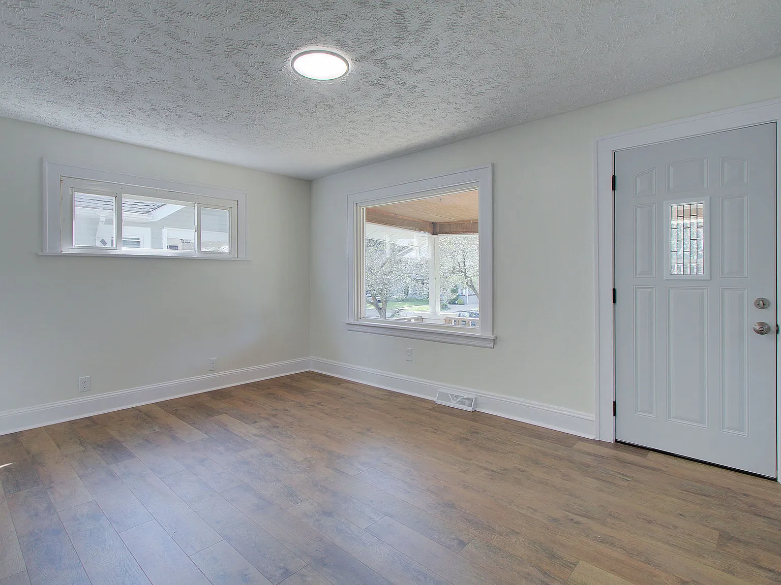 2 bed, 1056 sqft, $1,400 — Photo 4