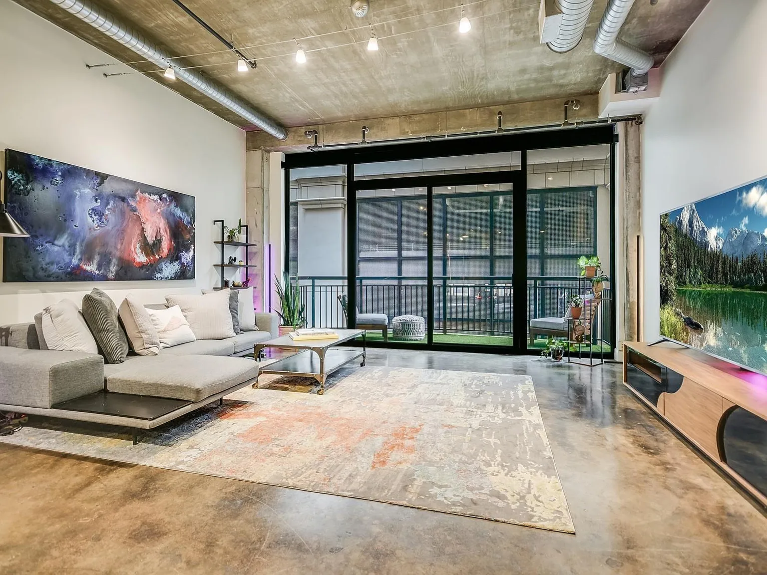 1 bed, 1.5 bath, 1243 sqft, $3,900 — Photo 1