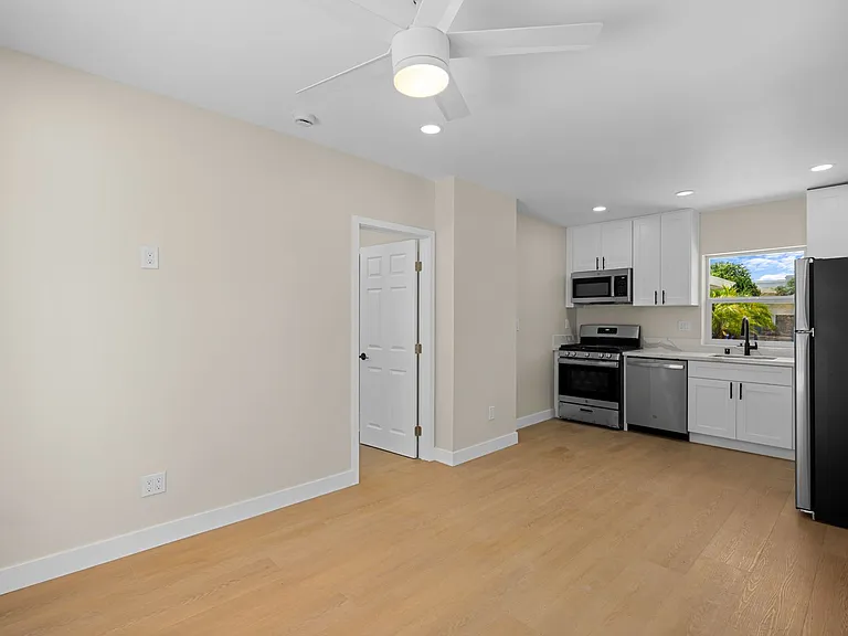 5053 Lenore Dr — Photo 5