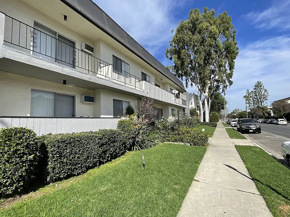 Newcastle Ave