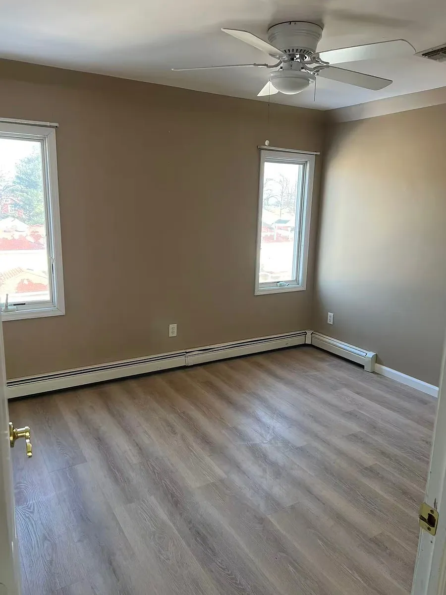 Building Photo - 577 Wainwright Ave #2