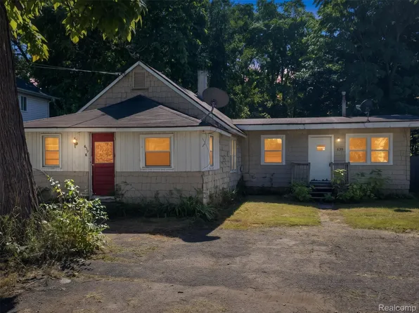 639 Heights Rd, Lake Orion, MI 48362