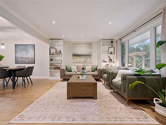 3rd image of 5 Tamarack Pl