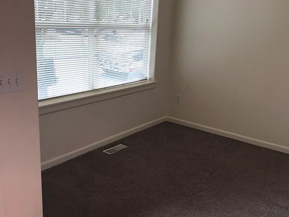 3rd image of 3516 NE 41st Way