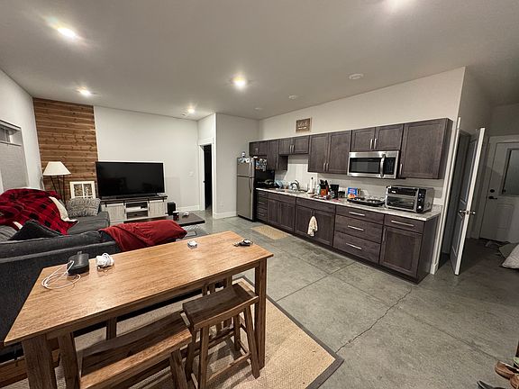 4th image of 691 Green Bottle Cir