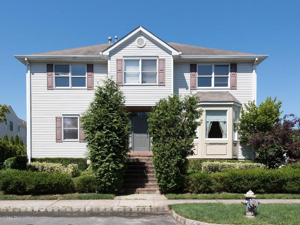 1st image of 900 Twin Oaks Dr