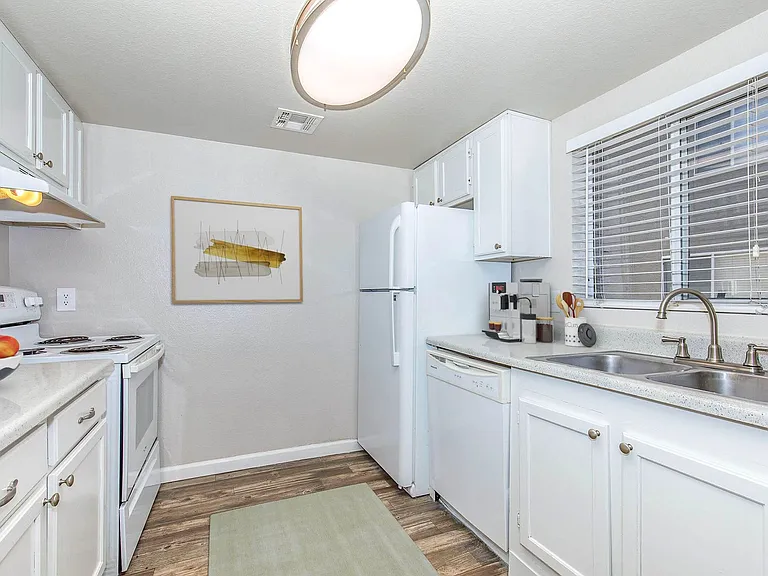 Palm Desert Apartments — Photo 57