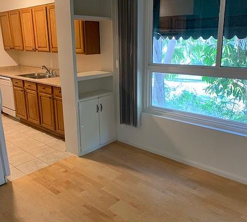3rd image of 1036 N Stanley Ave APT 1