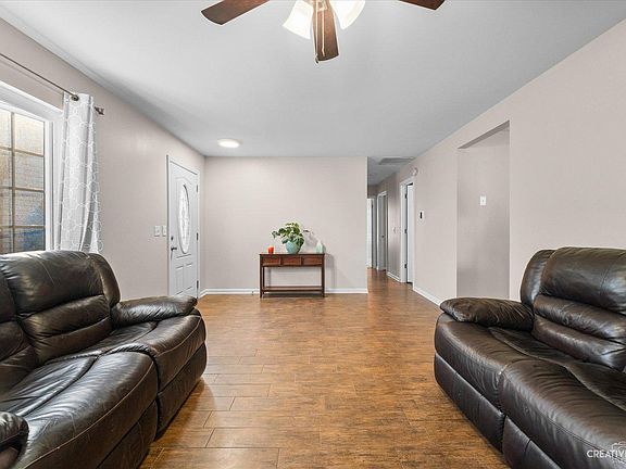 3rd image of 27 Sonora Dr