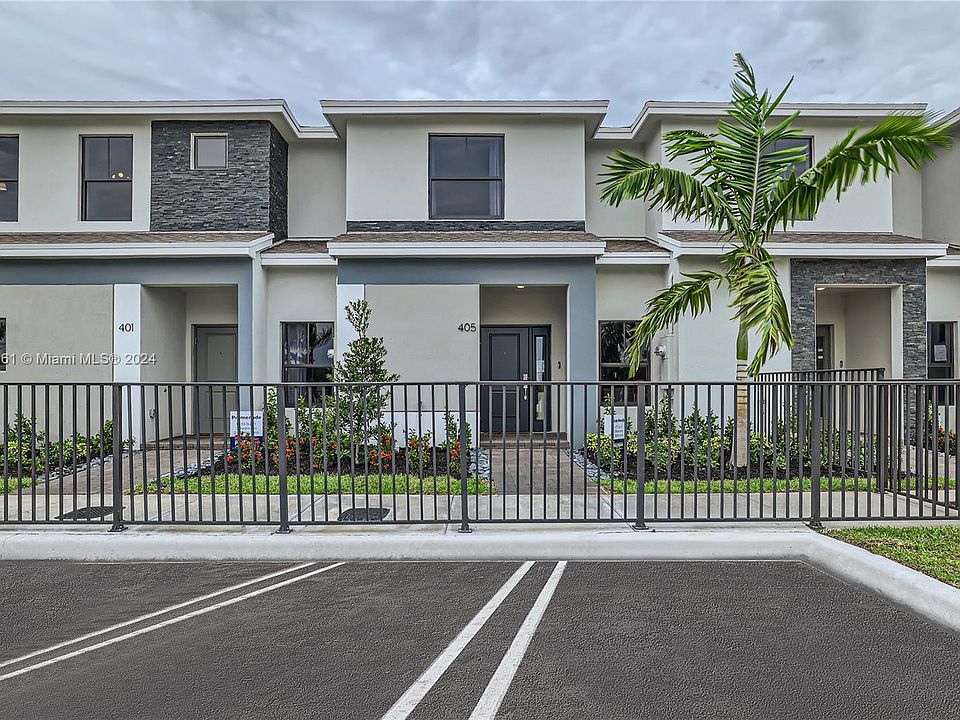 1st image of 505 NE 1st Dr