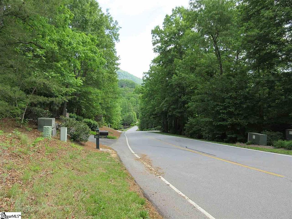 2nd image of 15 Glen Hollow Rd
