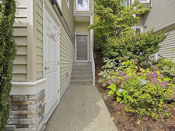 3rd image of 15430 SW Sparrow Loop Unit 105