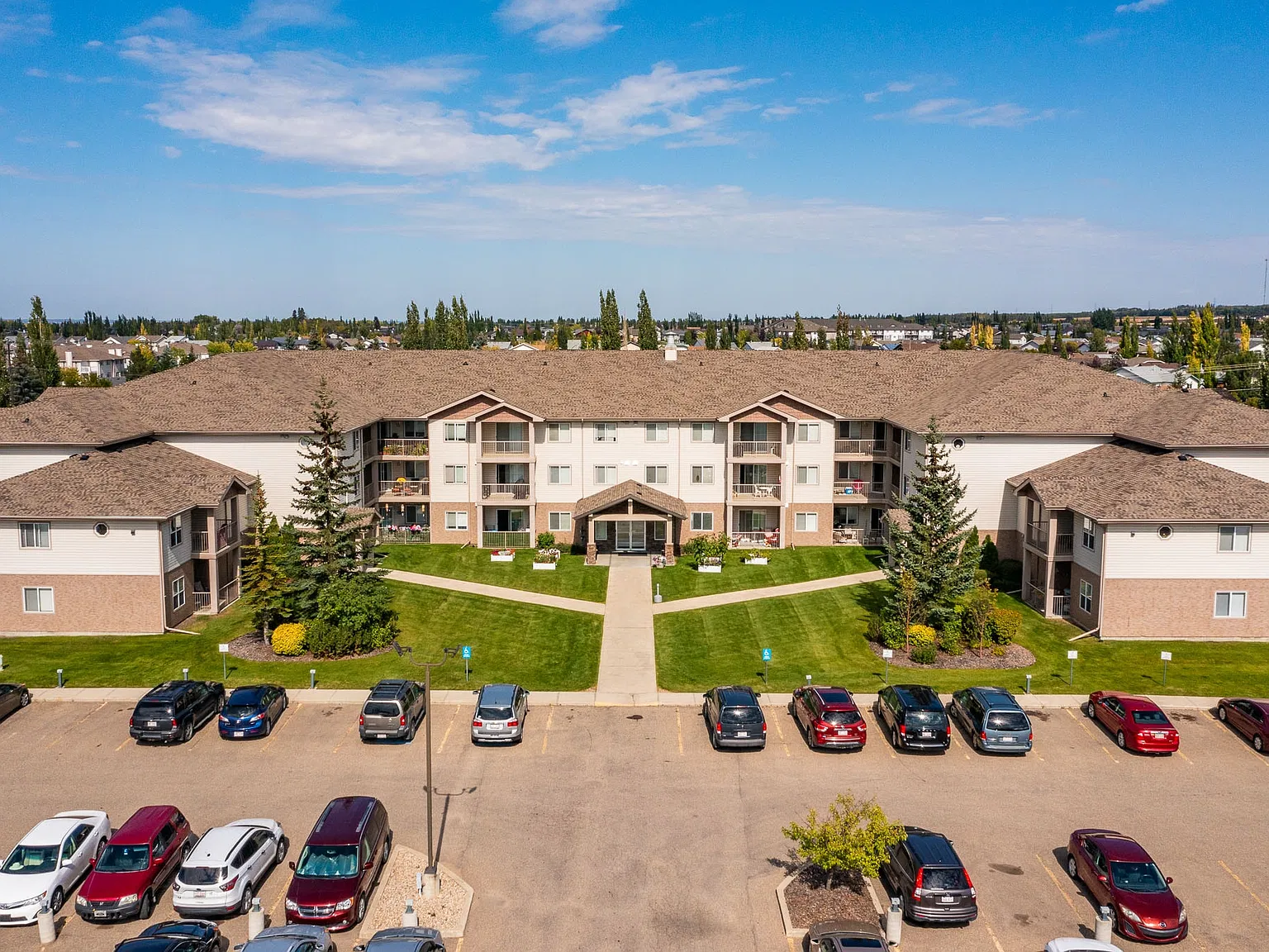 Lonsdale Court — Photo 4