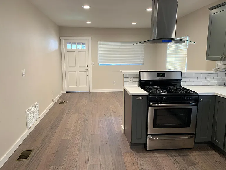 626 N Coronado St — Photo 3