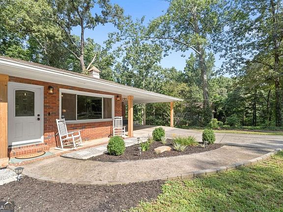 3rd image of 143 Mountainview Cir