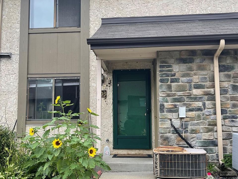 2nd image of 208 Hampshire Dr