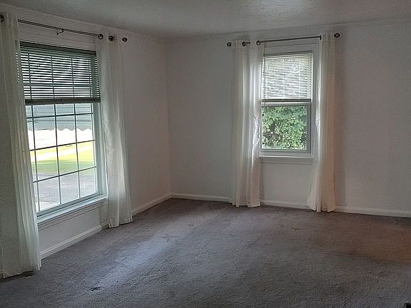 LR 3 windows  bright and sunny