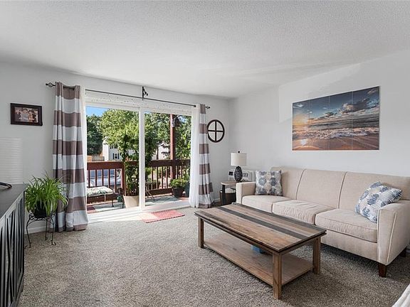 4th image of 110 Pilgrim Pkwy APT 6