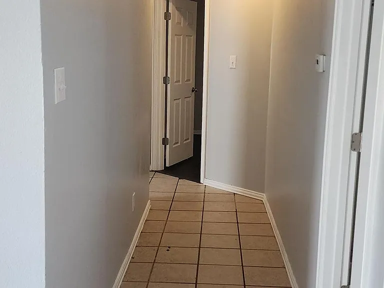 214 Sue Ln — Photo 4