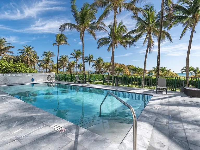9195 Collins Ave #1103 — Photo 23