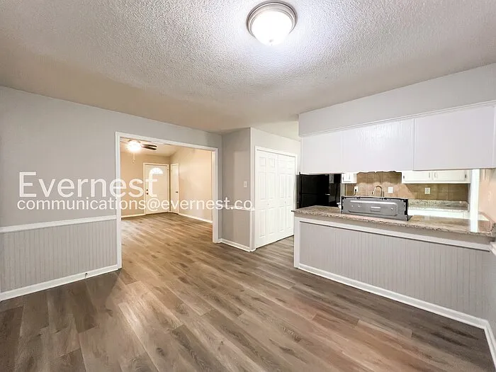 6445 Collinwood Rd — Photo 7