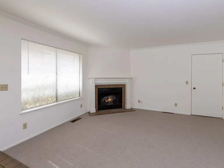 216 Green Meadow Dr #C — Photo 12