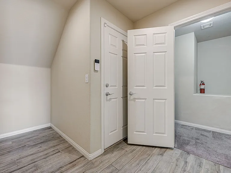 706 Eros Ct — Photo 58