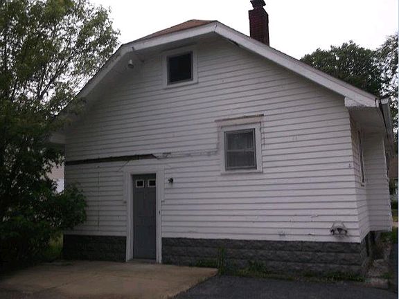 4th image of 836 Kenmore Ave SE