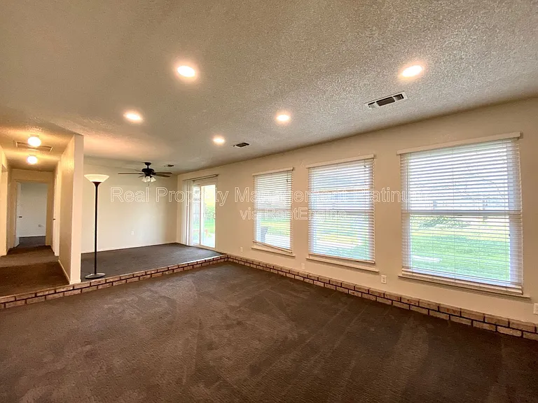 4619 E Indianapolis Ave — Photo 7