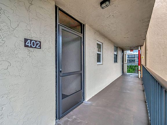 4th image of 760 E Ocean Avenue #402