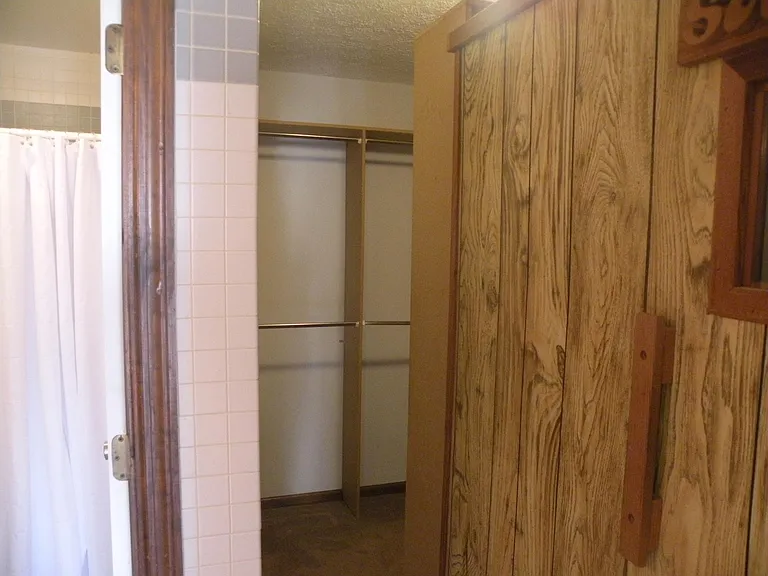 5716 Howe St #4B — Photo 18