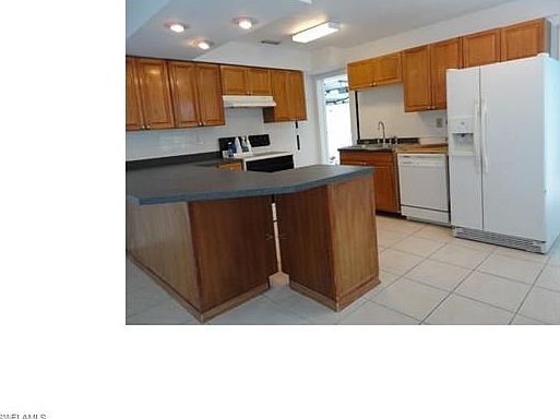 1st image of 901 SE 24th St