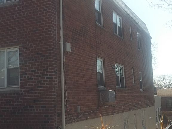 4th image of 937 Quincy Ave
