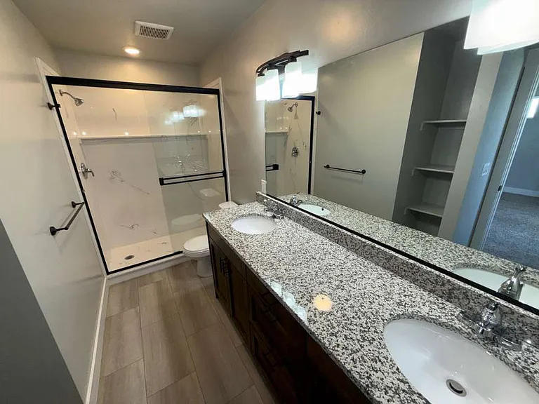 265 E 1725 N #4 — Photo 12