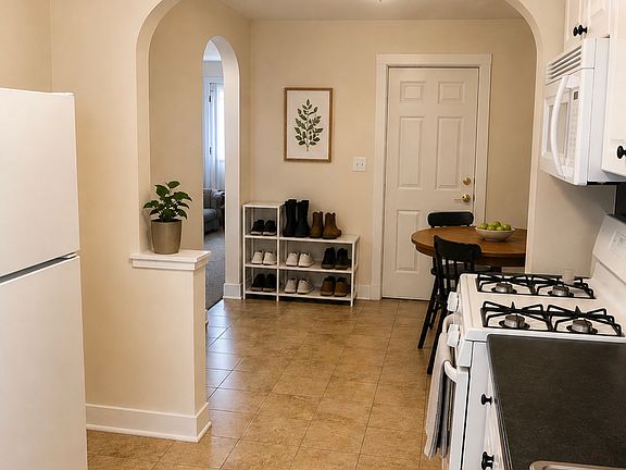 3rd image of 245 North Ave #249