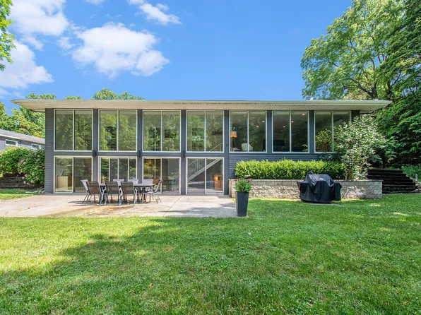 308 E Wagner Rd, Buchanan, MI 49107