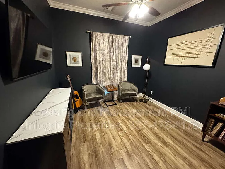 200 Tennyson Dr — Photo 21