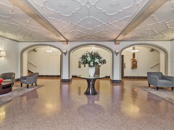 333 East 53rd Street image 8 of 11