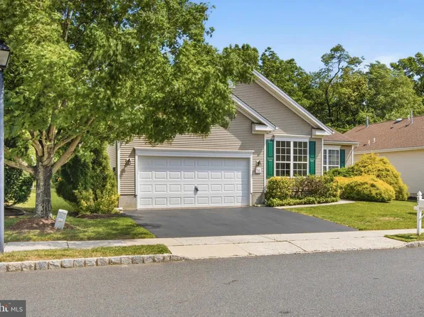 20 Everett Dr, Columbus, NJ 08022
