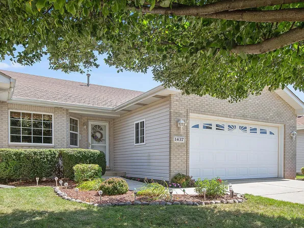 1437 Rokosz Ln, Dyer, IN 46311