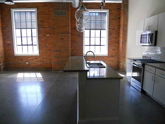 3rd image of 835 Washington St APT 208