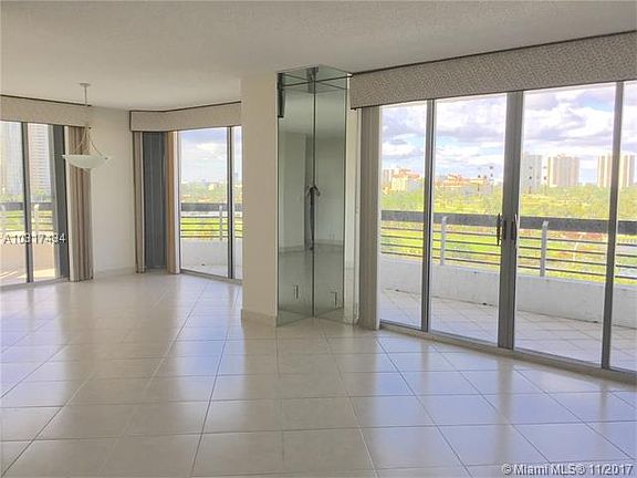 5th image of 3400 NE 192nd St APT 805