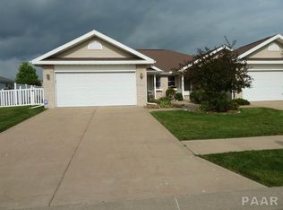 1834 Parkfield Dr, Pekin, IL 61554